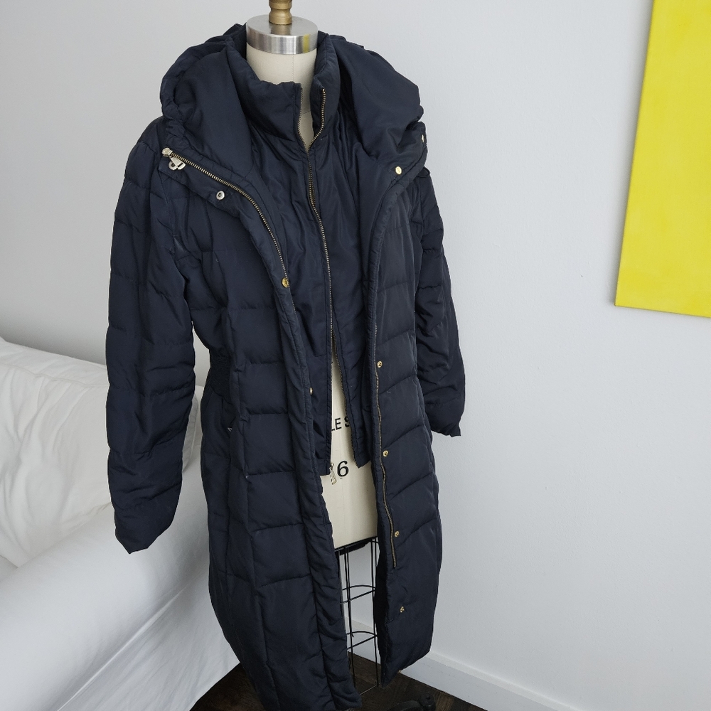 COLE HAAN Hooded puffer coat. Down filled. Navy. Size M